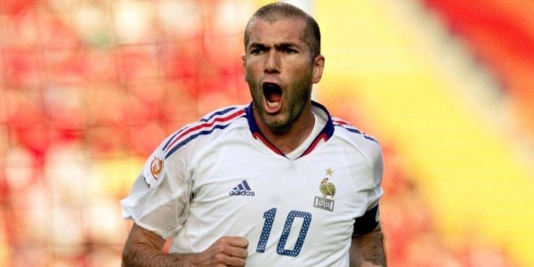 英媒这排名公然无视C罗961球纪录，历史第一人人喊打，欧冠荣耀没人能敌