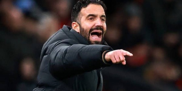 阿莫林再骂曼联一人，解释半场就换下他原因！冬窗欲卖他签新前锋